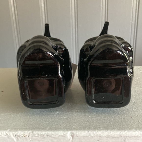 NWT 2 Pomegranate Vanilla Scented Black Skull 💀 Decorative Hand Soap Pumps 17.2 - Picture 17 of 17